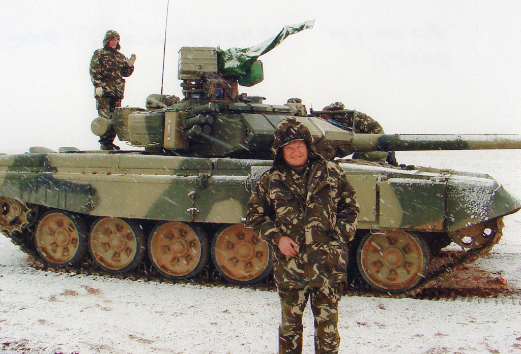 Н.А.Молодняков в ходе показа танка Т-90С в Алжире.jpg